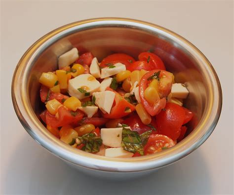 Salade de tomates cerises et maïs (avec ou sans produits laitiers) | Recettes du Québec