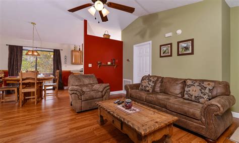 This 3 bedroom log cabin is nestled in the woods. Pigeon Forge Cabins - Mountain Getaway