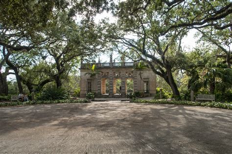 We did not find results for: Vizcaya Museum and Gardens - Dana Berez