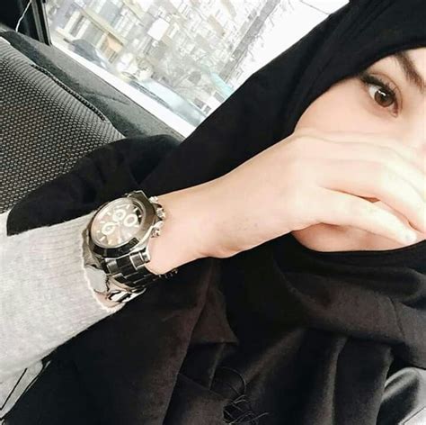 Nadjho Nano Adl Kullan C N N Hijabs Panosundaki Pin K Zlar Kad N