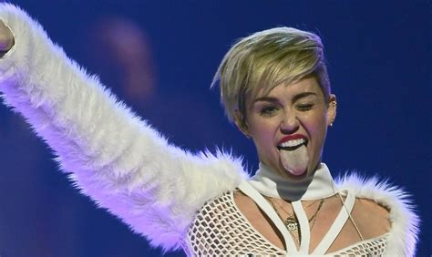 Miley Cyrus 10 Most Famous Rock And Roll Tongues Rolling Stone