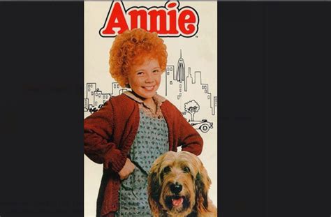 Annie And Good Old Sandy Musical Movies Childhood Movies Favorite