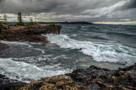 Buoys record 28.8 foot wave height average on Lake Superior - Sault Ste