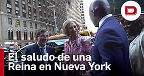 La Reina Sofía saluda al alcalde de Nueva York