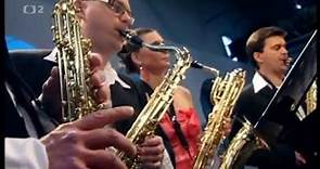 Philip Glass: Concerto for saxophone quartet and orchestra Mvmt. 2