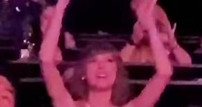 Taylor Swift getting to experience the Eras Tour as a Swiftie as she watches along at the movie premiere is so powerful 😌👏 #tstheerastour #tstheerastourfilm #swifttok