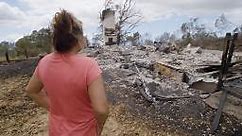 Residente de Maui recorre su casa destruida por los incendios forestales