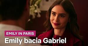 Il bacio tra Emily e Gabriel in Emily in Paris (in ITALIANO) | Netflix Italia