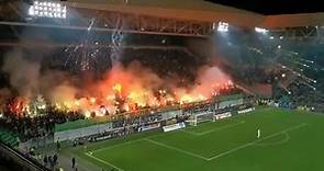El estadio del Saint-Étienne, cerrado por lanzamiento de bengalas en el partido ante el PSG