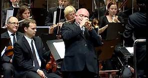James Morrison and the Sydney Symphony Orchestra get into the samba mood