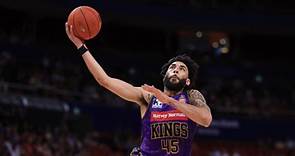 Denzel Valentine leads Kings to crucial win at home