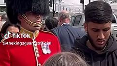 Unprotected guard walks through public to Buckingham Palace💂‍♀️ #guard #royalguard #britishguard #coldstreamguards #thekingsguards #thekingsguard #buckinghampalace #london #uk #fyplondon #fypuk #fyplondon #fyp #foryoupage #share #like #follow #subscribe #viral #unprotected #dangerous #safetyfirst #arm #ukarmy