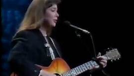 Nanci Griffith - Red Is The Rose (1992) Live