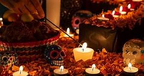 ¿Cuándo se pone la Ofrenda de Día de Muertos? Qué significan las velas y el papel picado