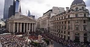 Miles de personas acuden al palacio de St. James por la proclamación de Carlos III