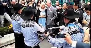 Llora esposa del Príncipe Carlos al escuchar un son en Hidalgo