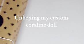 Unboxing my custom coraline doll from @𝖁𝖔𝖔𝖉𝖔𝖑𝖑 !! I’m so in love with her, can’t wait to film us in matching outfits 🖤 #coraline #coralinejones #coralinedoll #customcoralinedoll #unboxing #coralinemovie #customdoll #fyp