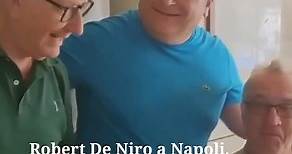 Il grande attore americano Robert De Niro ha pranzato da Mimì alla Ferrovia, ristorante storico nel cuore di Napoli. | OGGI