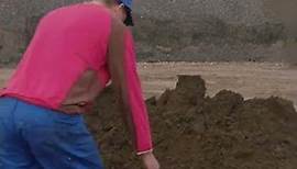 8 Tonnen Mutterboden zum Mitnehmen bitte! #shorts