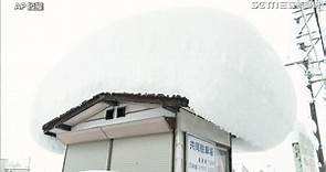 日本大雪超狂！巨大雪菇帽成奇觀 日媒形容「立往生」雪災