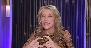 Vanna White reflects on decision to stay for 2 more years of 'Wheel of Fortune'