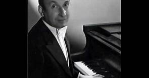 Mischa Spoliansky at the piano 1934