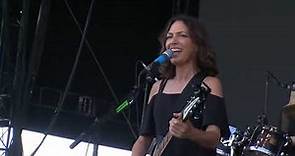 The Bangles "Mary Street" Live 2019 with original Bass Player Annette Zilinskas