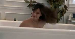 Jennifer Garner enjoys a fun bath in new Virtue Labs ad