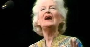 Gracie Fields -1978 Royal Variety guest appearance -Full Song!