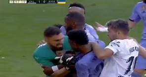 Giorgi Mamardashvili vs Real Madrid & saves & Vinicius Jr.