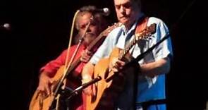 Steve Tilston and Maartin Allcock Performing "Dust From My Heels"