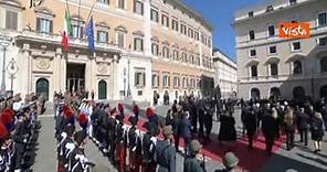 Funerali Giorgio Napolitano, la commozione della moglie Clio davanti al feretro