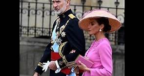 Sus Majestades los Reyes en la Coronación de Su Majestad el Rey Carlos III en Westminster.