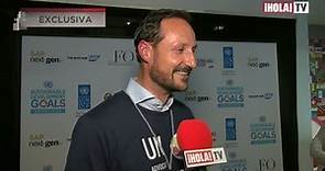 El Príncipe Haakon de Noruega debutó como árbitro de un partido de fútbol | ¡HOLA! TV