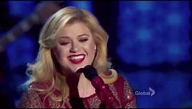 Kelly Clarkson’s Cautionary Christmas Music Tale HD