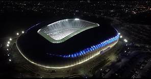 ¡Se ilumina el ambiente Estadio BBVA Bancomer, la casa de los Rayados!