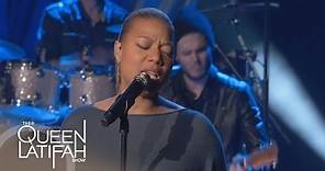 Queen Latifah Performs 'Just Another Day'
