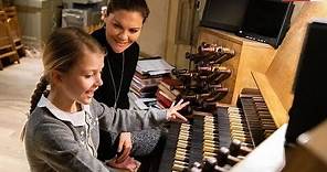 Estelle de Suecia se divirtió tocando el órgano de la gran iglesia de Estocolmo | ¡HOLA! TV