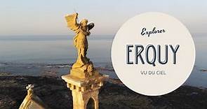 "Erquy, Bretagne : visite aérienne de la ville côtière par BirdDrone"