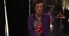 Ronnie Wood doing a little warm up... - The Rolling Stones