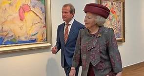 ￼ Prinses Beatrix in haar nieuwe auto naar Laren