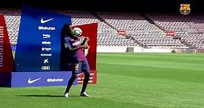 Presentación oficial Dembele da muestras de su calidad en el Camp Nou