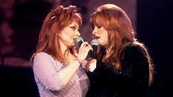 Wynonna Judd Honors Late Mom Naomi at People's Choice Country Awards