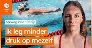DE NIEUWE RANOMI?! 😰 Zo gaat zwemster Marrit Steenbergen met die druk om 🏊 | Op weg naar Parijs