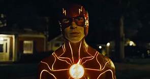 Michael Keaton regresa como Batman en el nuevo tráiler de ‘The Flash’