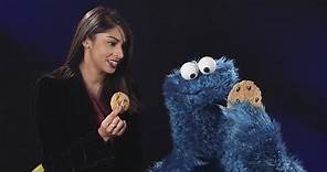 Cookie Monster teaches us the proper way to eat a cookie