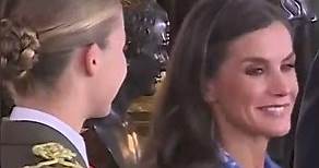 La mirada del Rey a la princesa Leonor al saludar a sus compañeros de Academia Militar