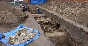 Richard III dig: 'Strong evidence' bones are lost king