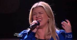 Kelly Clarkson sings "I'm Evey Woman" by Whitney Houston Live Concert Performance 2020 HD 1080p