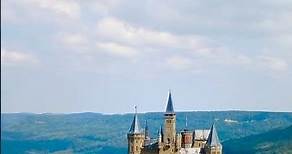 Burg Hohenzollern aus der Vogelperspektive. Drohnenvideo in 4k
